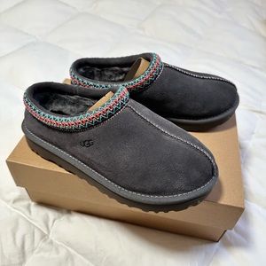 Perfect Condition Ugg Tasman Slipper
